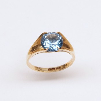 9ct Gold Blue Topaz Ring